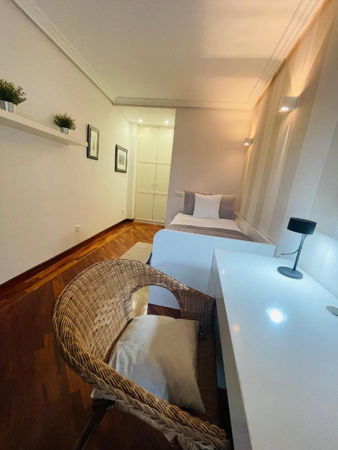 Atico Al Lado Del Ayuntamiento Apartment Oviedo Exterior photo